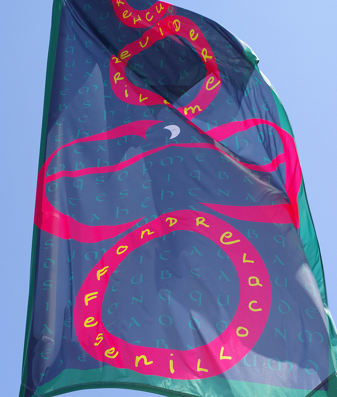 Pavoisement du pont Wilson Tours